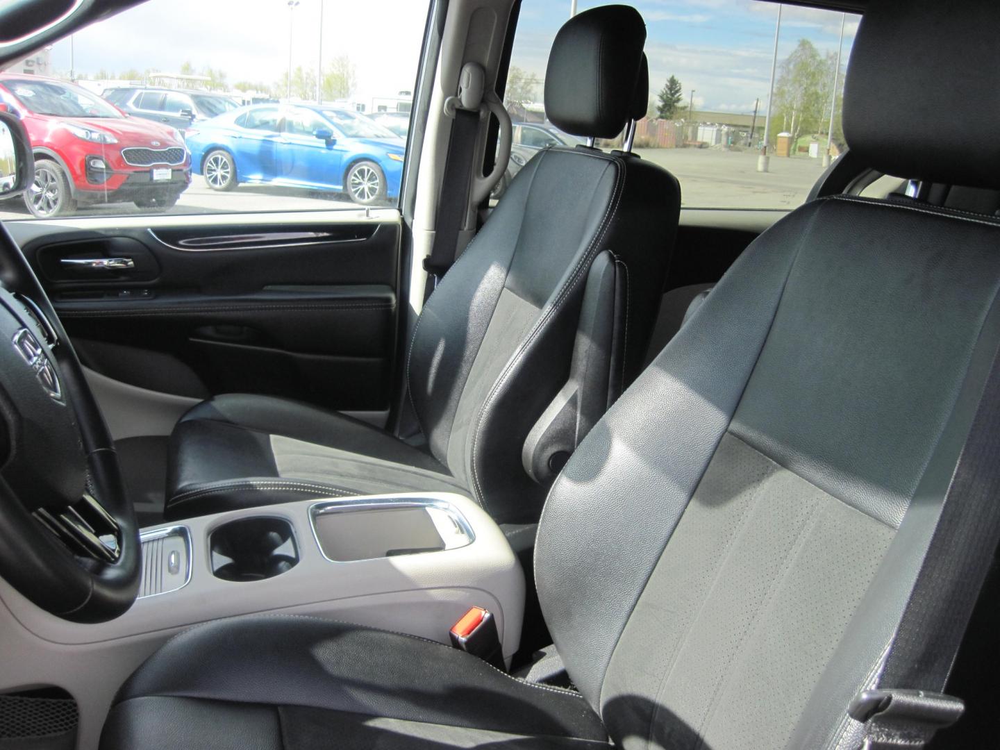 2019 silver /black Dodge Grand Caravan SXT (2C4RDGCG8KR) , located at 9530 Old Seward Highway, Anchorage, AK, 99515, (907) 349-3343, 61.134140, -149.865570 - Low miles on this Dodge Grand Caravan come take a test drive. - Photo#13